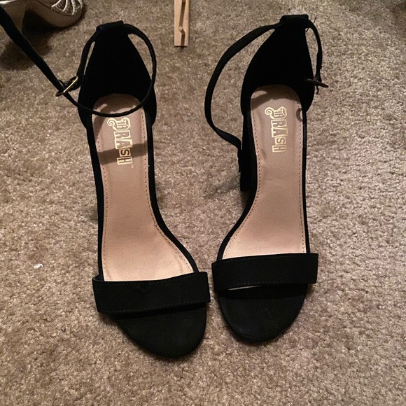 Cute Black Chunky Heels - Picture 5 of 8